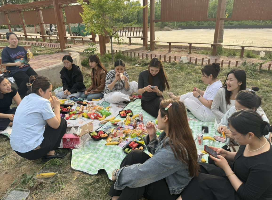 致敬“光明守护者” | 大名爱眼眼科医院举办护士节户外野餐活动，点亮温暖时光